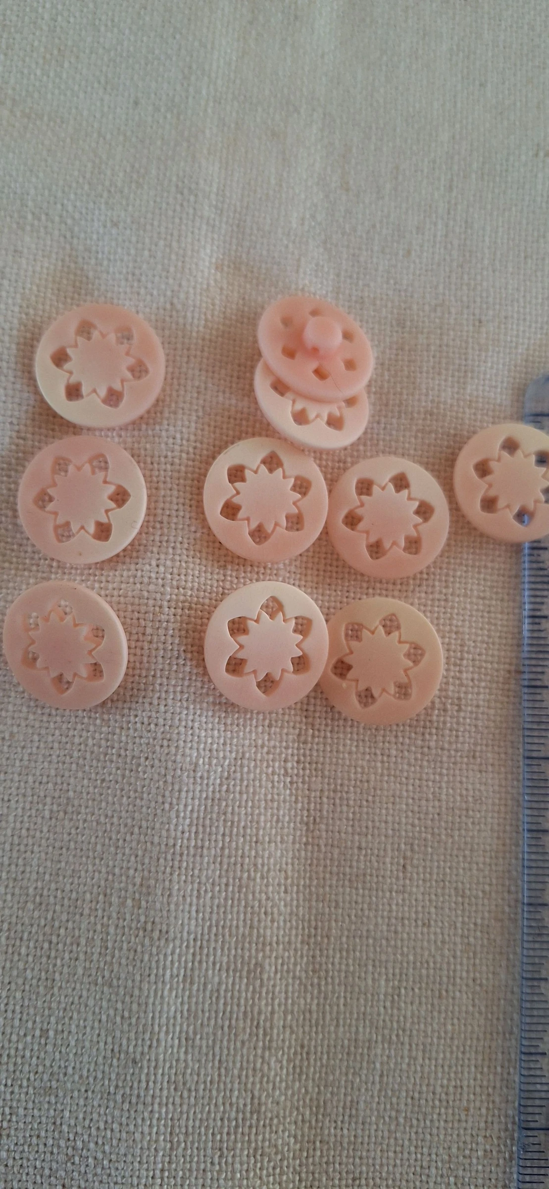 10 botões 18 mm rosa claro em resina cinzelada – photo 2